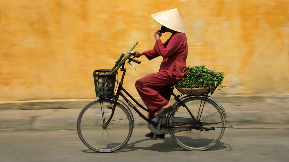 VIETNAM-local-man-cycling