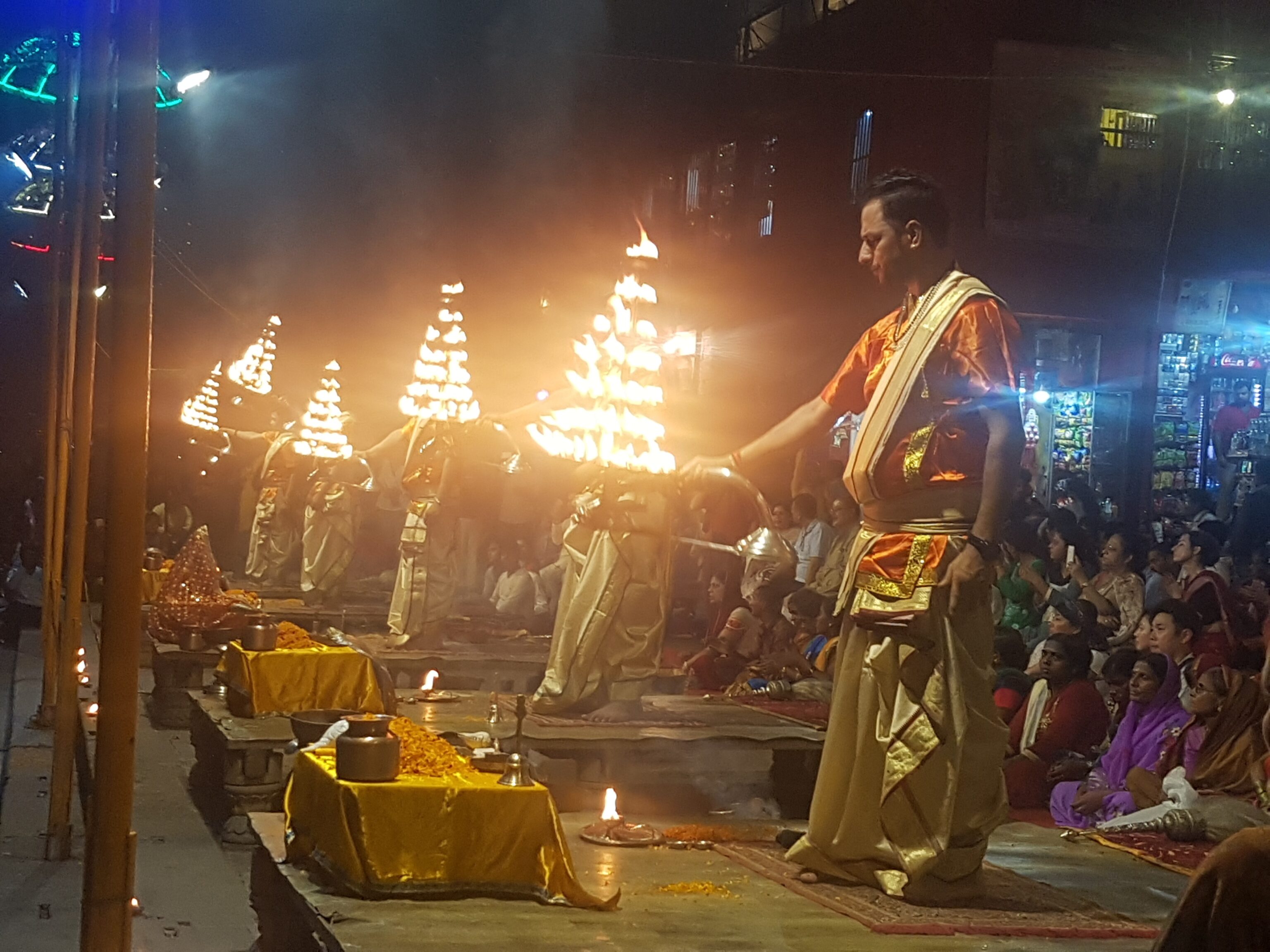 Avond Aarti in Varanasi in India