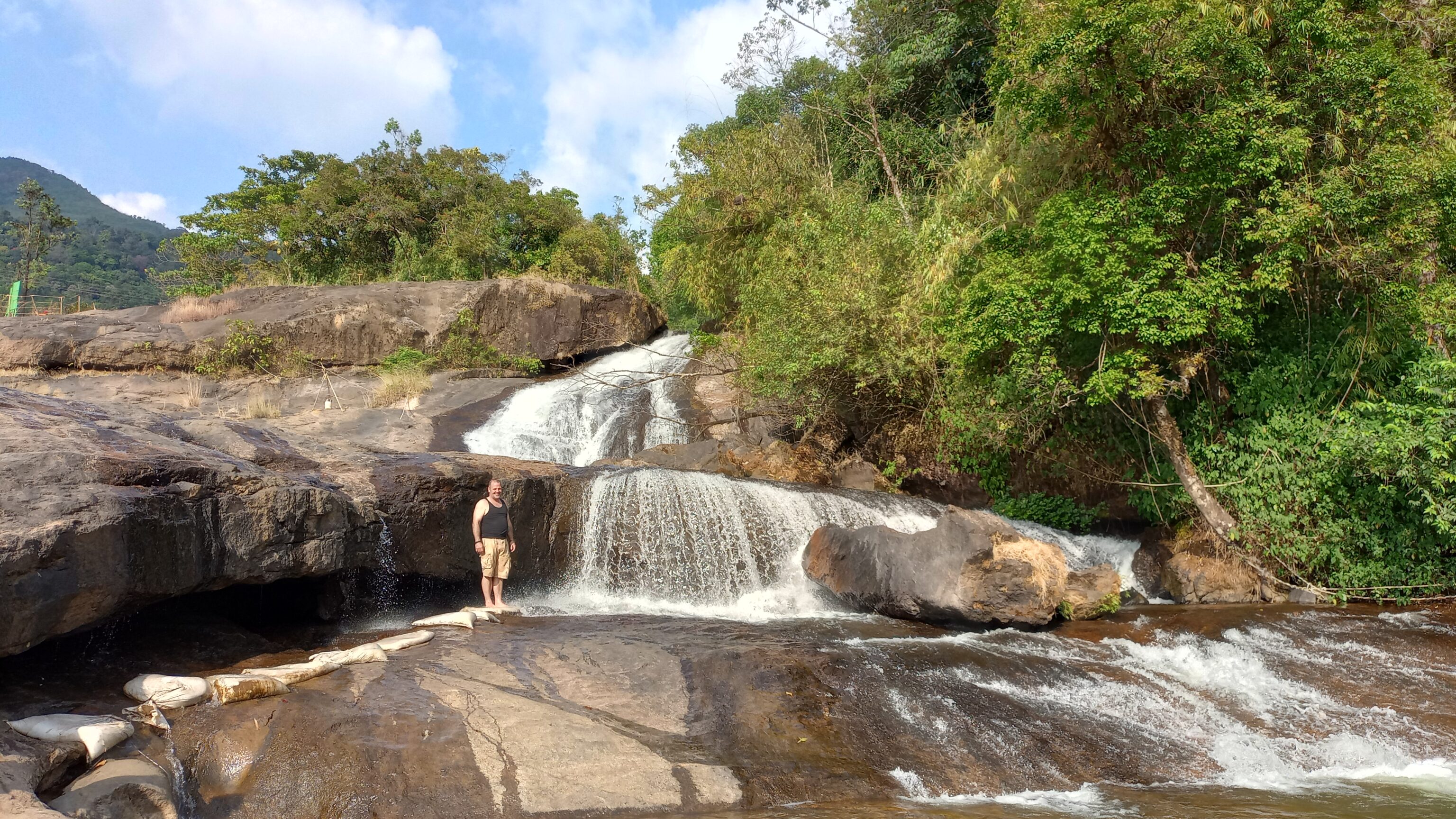 munnar_jeeptour_waterfalls