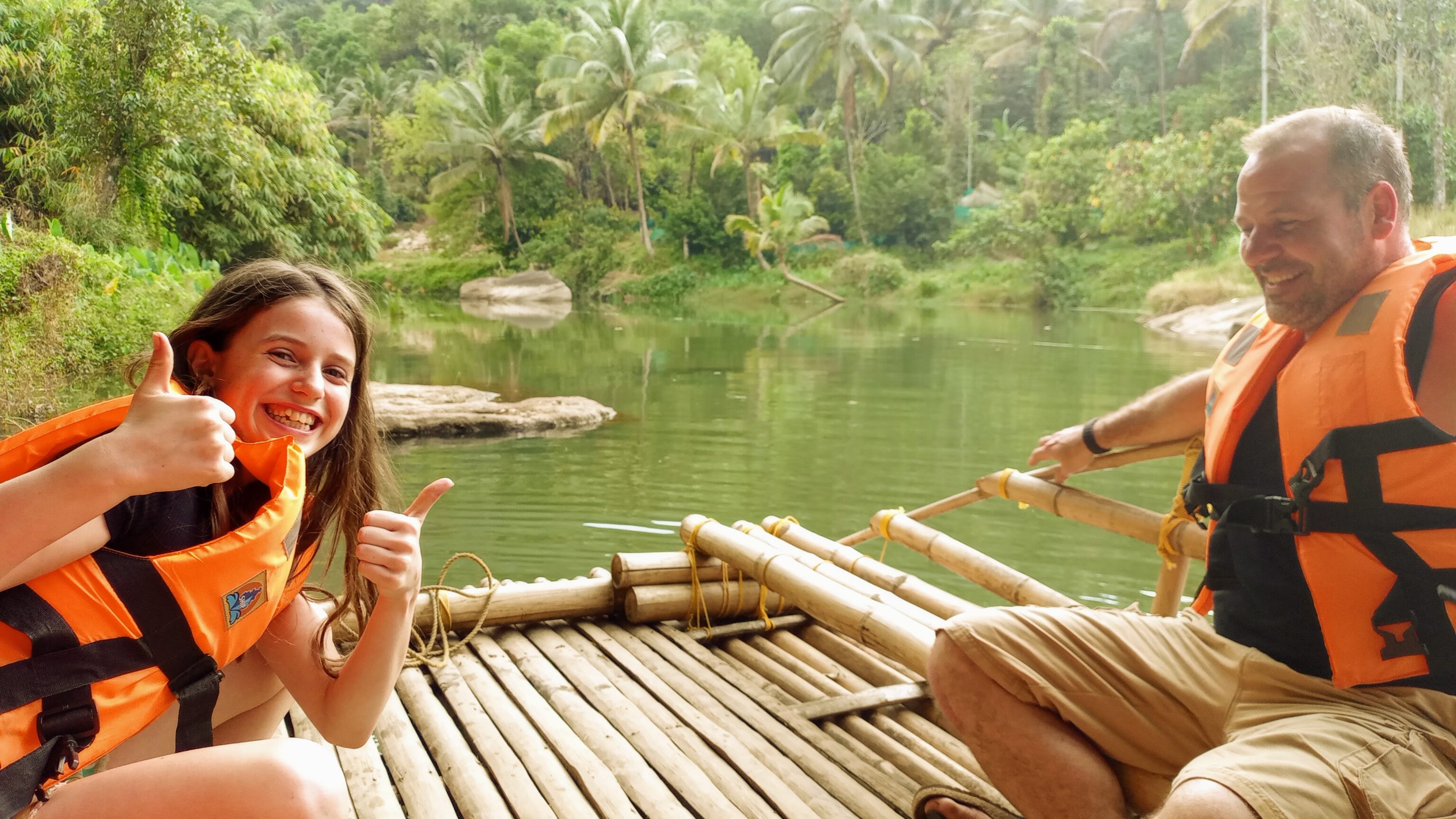 studiereis_mirte_munnar_bamboo_raft