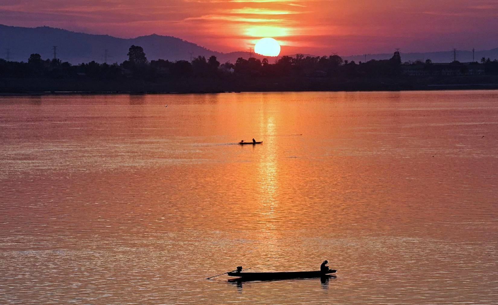 Zonsondergang Mekong (kleuren bewerkt)