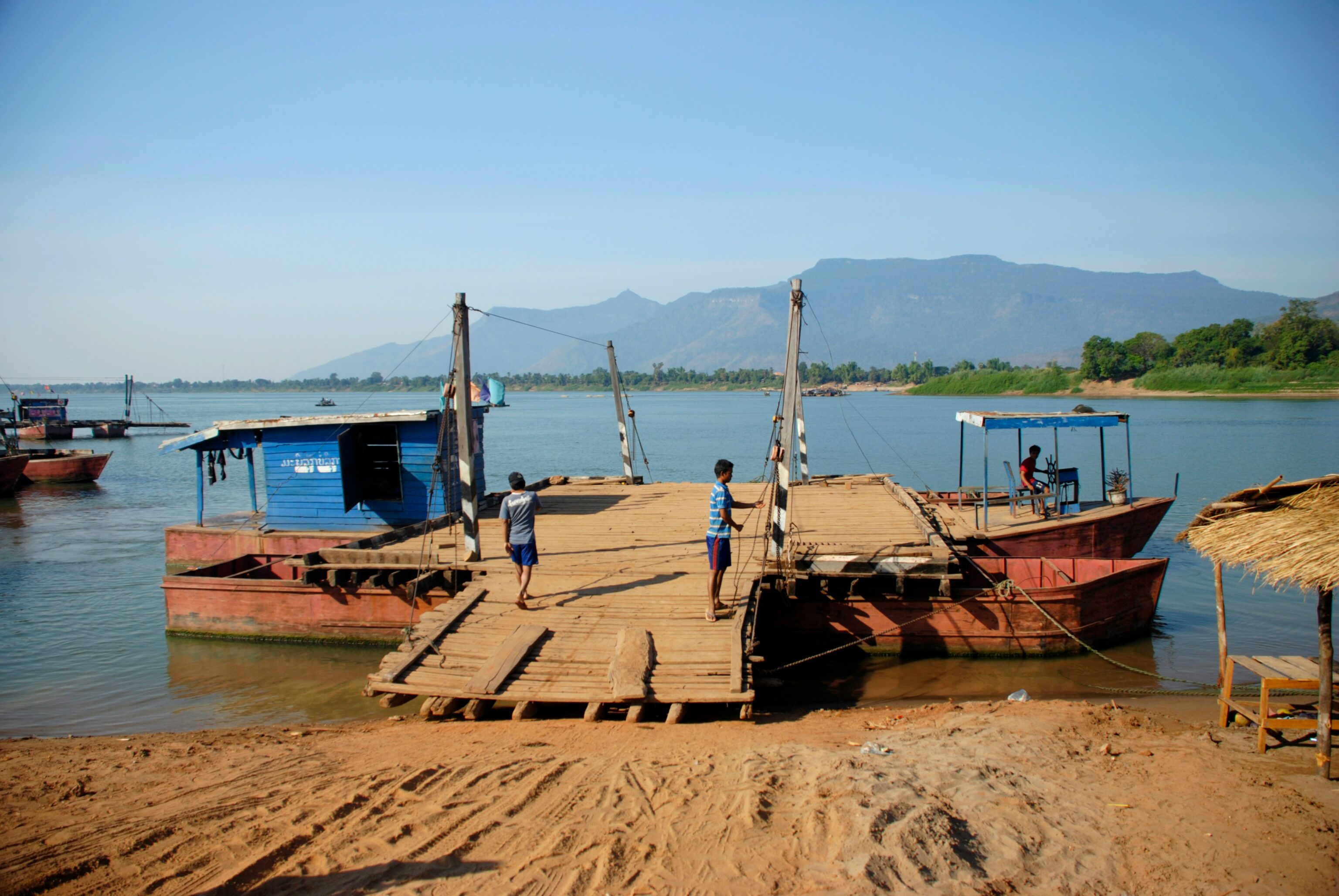 Ferry in Zuid Laos