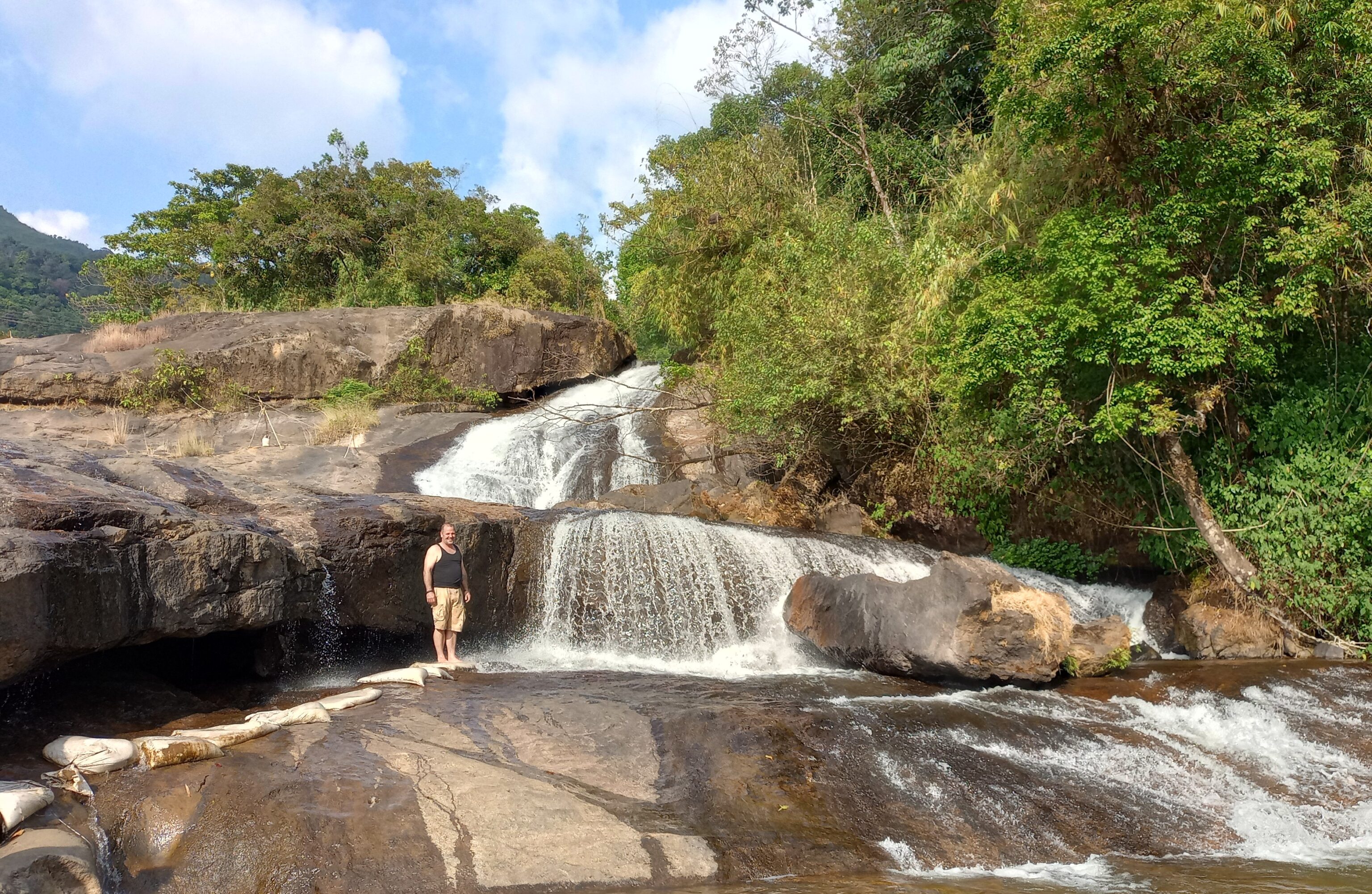 mirte_studiereis_munnar_jeeptour_waterfall