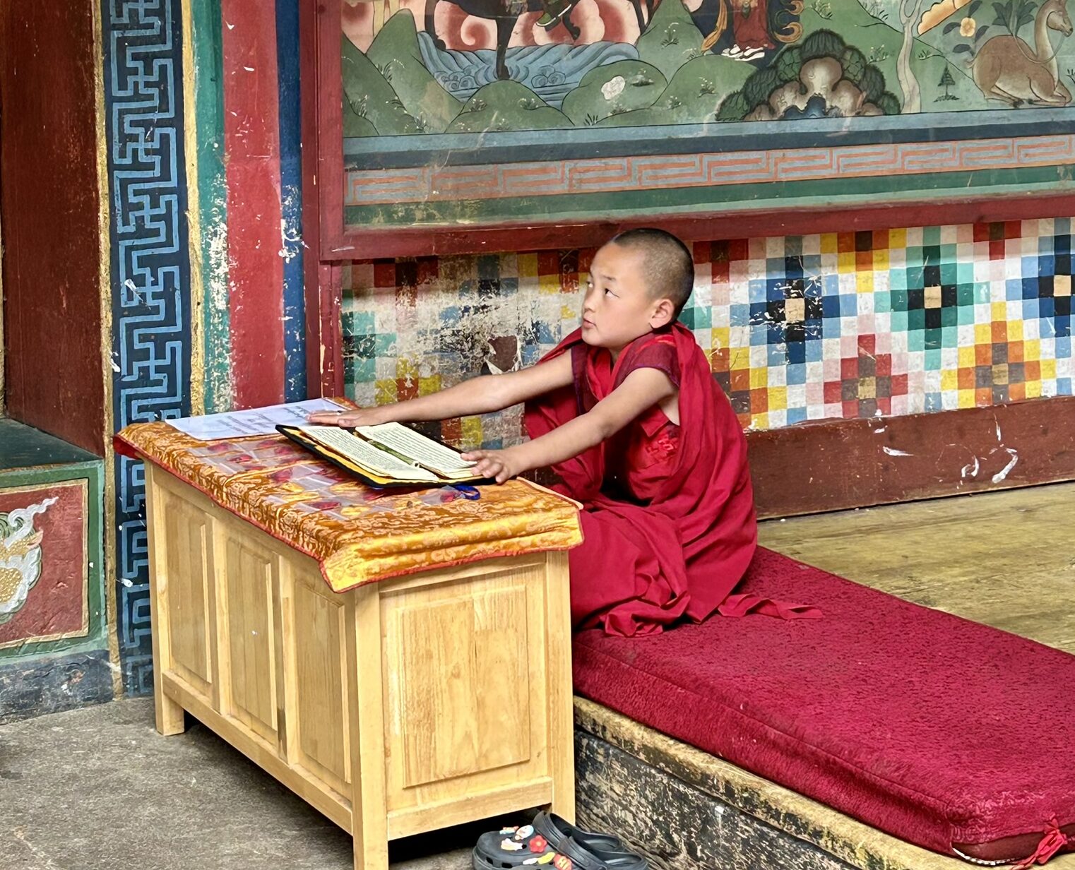 20. Monnik bij de Paro Dzong