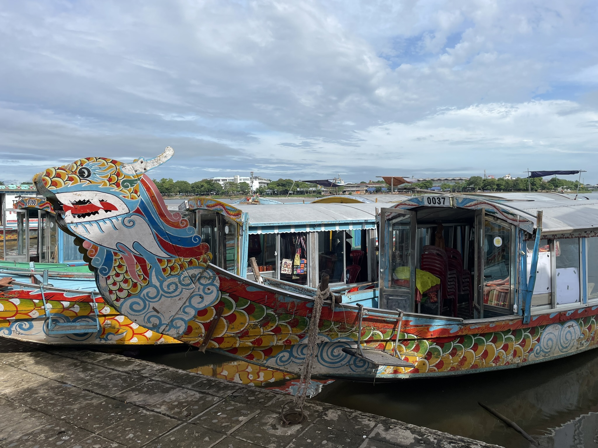 Per drakenboot naar de Thien Mu Pagoda