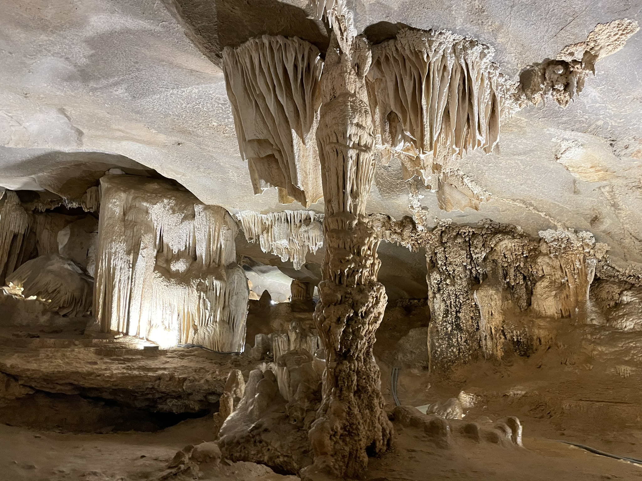 Thien Canh Son Cave