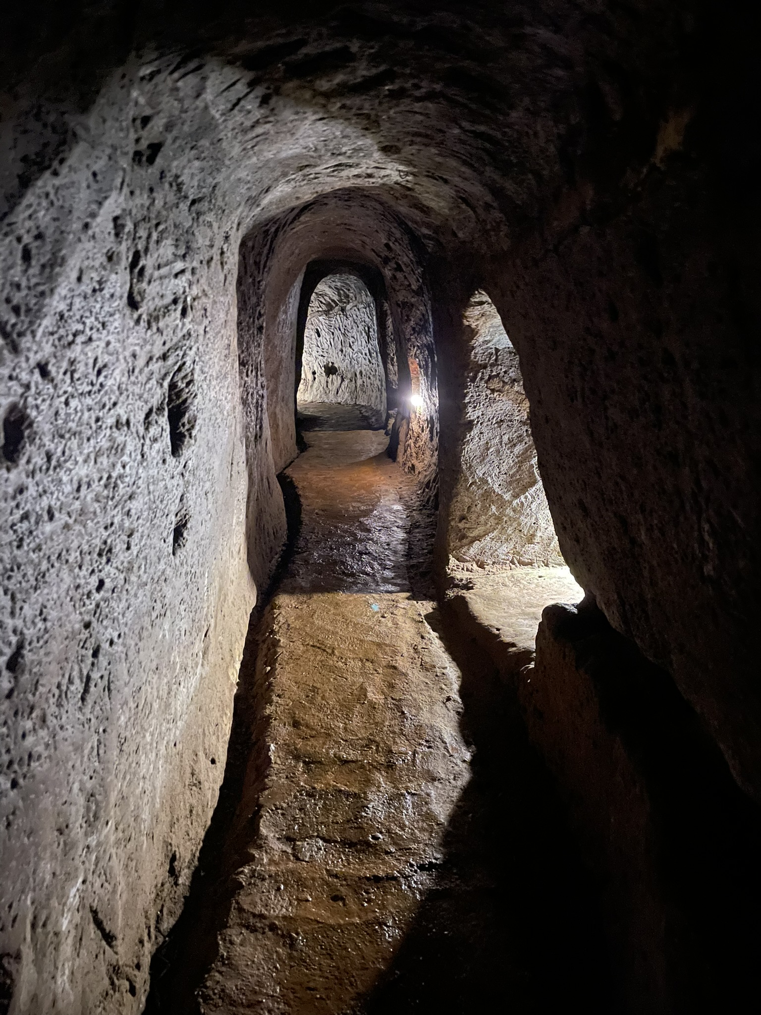 Vinh Moc tunnels